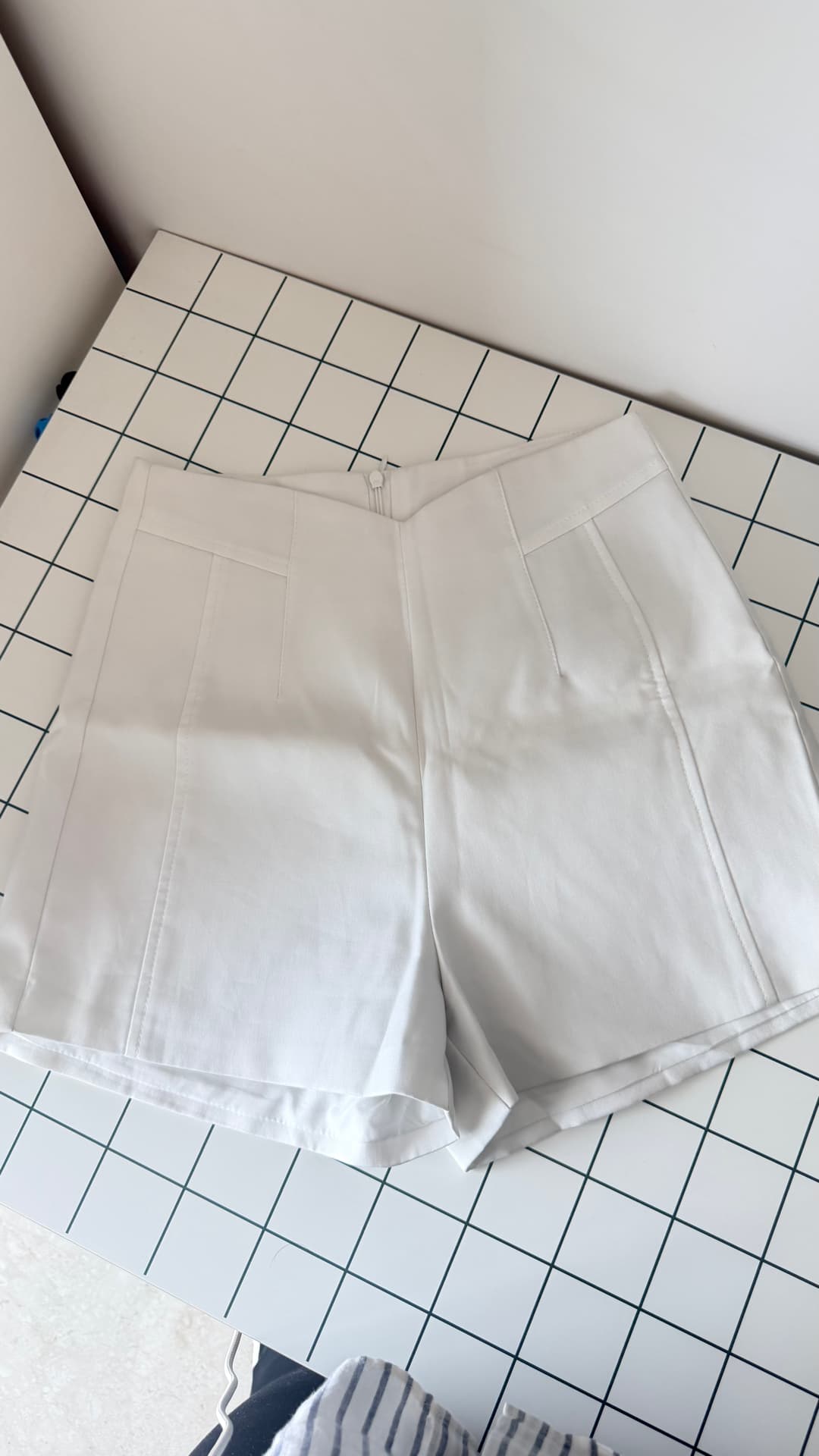 urbanic white shorts